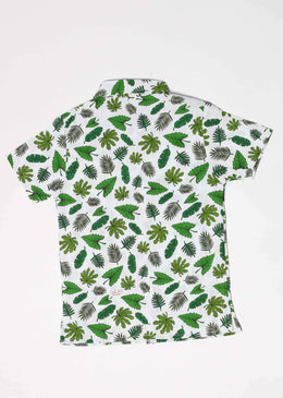 Camisa com estampa de folhas.Linda peça ideal para usar em dias de festas Gola: Fecho em botão SKU: CMDKM47Gênero: Infantil Meninos Composição: 58%Algodão | 42% Viscose... 