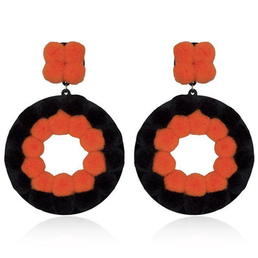 Brinco  Barbie, folheado a ouro 18k. Com cabochão redondo em acrílico e base redonda em acrílico preenchido com bolas de pompom. Características:- Marca: LE DIAMOND-... 
