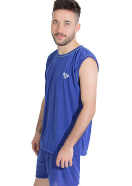 Pijama Curto Masculino confeccionado em malha, a regata possui uma modelagem reta com gola arredondada e mangas cavadas. Bermuda em tecido liso.Uma ótima opção para... 