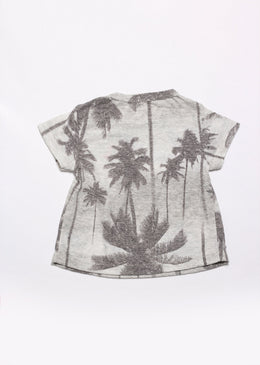 Blusa básica com detalhe franzido frontal.Lindo modelo, que pode ser usado para o dia a dia e/ou também para dias ensolarados. Composição: 66% Poliéster | 34%... 