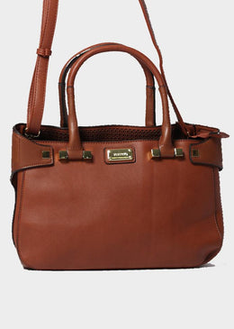 Bolsa very rio com detalhes dourados frontais.Confeccionadas em couro sintético da melhor qualidade, acabamento impecável, design inspirado nas principais tendências internacionais.Modelos perfeitos para diversas ocasiões... 