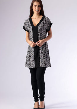 Mini vest  em viscose  com barrados , look casual e ao mesmo tempo despojado para mulheres modernas, que gostam de praticidade e beleza em um... 