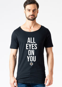 Para te dar destaque. Camiseta KSA da árvore masculina longline com barra arredondada, que garante um caimento moderno. Composição: 100% algodão.A KSA é uma marca com... 