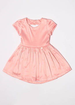 Vestido infantil com decote nas costas e fecho em zíper.Composição: 66% Poliéster | 32% Algodão | 2% Elastano Forro: 100% AlgodãoSKU: V256 TABELA DE EQUIVALÊNCIA TAMANHO EQUIVALE... 