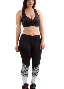 Calça confeccionada em suplex liso com detalhe em tecido Snake que valoriza seu corpo.Perfeito acabamento na costura proporcionando a você conforto e segurança ao praticar... 