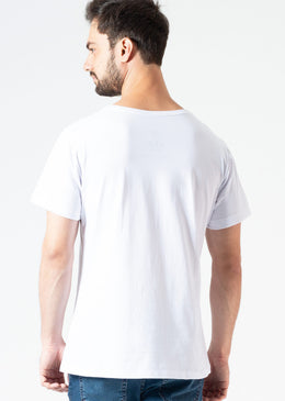 Com um design moderno e um corte conservador, a KSA-SP é aquelas camisetas pra você gastar mesmo, que cai bem em qualquer ocasião.Camiseta 100% algodão... 