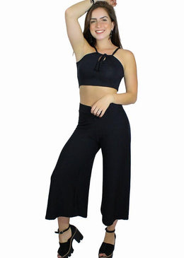 Descrição Breve:Conjunto composto por cropped com cadarço e calça pantacourt.Produto de Excelente Qualidade com Modelagem dentro dos Padrões Brasileiros.Medida de Manequim Aproximada:PP  34   P  36-38M ... 