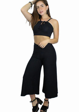 Descrição Breve:Conjunto composto por cropped com cadarço e calça pantacourt.Produto de Excelente Qualidade com Modelagem dentro dos Padrões Brasileiros.Medida de Manequim Aproximada:PP  34   P  36-38M ... 