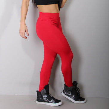 Calça Legging Fitness para academia confeccionada em suplex de poliester na cor preta com cós de tamanho médio. Liberdade em seus movimentos com qualidade e... 