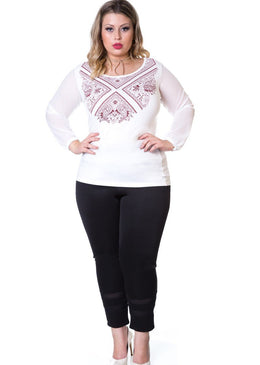Marca: BerthageBlusa Plus Size Viscolycra com Chiffon e EstampaComposição do produto: Corpo: 94% viscose 6% elastano - Mangas: 100% poliésterImportante:- Os acessórios utilizados na produção das... 