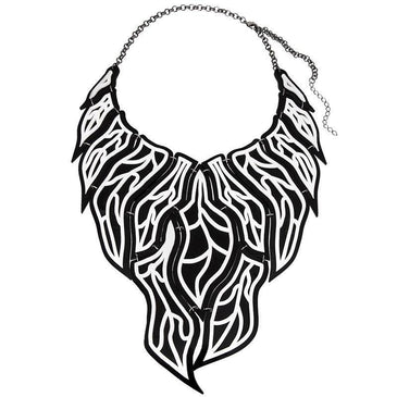   Maxi Colar Katy com folhas em acrilico. Acabamentos em metal folheados a ouro 18k. Características:- Marca: LE DIAMOND- Referência: CLD0627 Especificações:- Excelente qualidade e... 