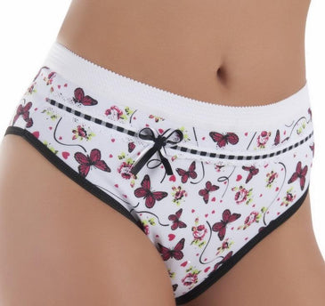 Calcinha confeccionada em cotton estampado, com enfeite rendado na frente e elástico bornel na cintura, possui laço duplo de cetim. Este modelo tem o cós... 