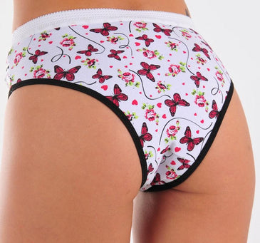 Calcinha confeccionada em cotton estampado, com enfeite rendado na frente e elástico bornel na cintura, possui laço duplo de cetim. Este modelo tem o cós... 