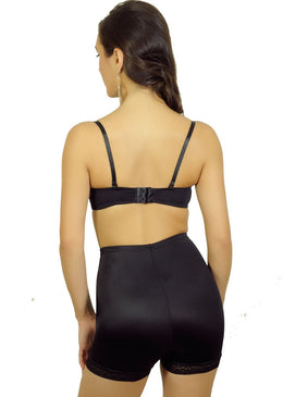 Bermuda modeladora feita com cetinete de alta compressão, comprime bem o abdomen e modela o corpo.Excelente no uso do dia a dia.Composição:83% Poliamida17% Elastano100% Algodão... 