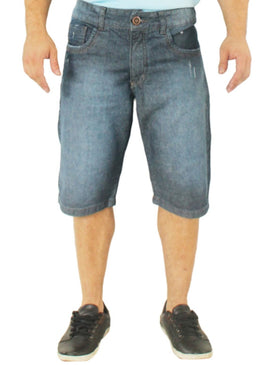 Bermuda masculina confeccionada em jeans. Lavagem preta  escura com nuances mais claras, possui fechamento por botão e zíper no entremeio, bolsos traseiros com costura aparente... 