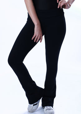 Calça flare confeccionada com tecido poliamida texturizado a ar.Esta calça é extremamente confortável e indicado para qualquer práticas de esportes ou também para o dia... 