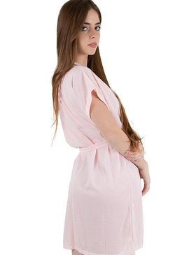 Robe feito em malha de qualidade, peça básica e prática que toda mulher precisa ter em seu guarda-roupas.Feito em malha, ele tem um delicioso toque... 