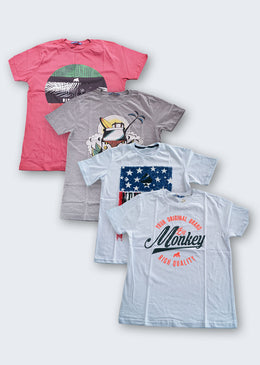   São 4 Camisetas de estampas diversas em cores sortidas (Pretas, mescla, vermelhas, verdes, azuis, amarelas e brancas; As cores não podem ser escolhidas pois... 