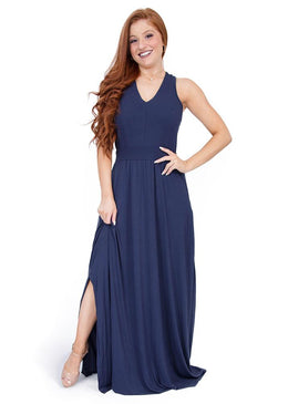 Vestido longo fabricado em malha visco lycra modelo nadador com recorte e fenda lateral Modelo usando tamanho P Composição 96% Viscose 04% Elastano SKU 20590/1 