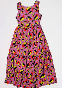 Lindo vestido rodadinho, com estampa de pássaros.Alça e decote nas costas com fita para fazer laço.Ideal para usar nos dias ensolarados.SKU: V273Composição: 100% poliéster forro: 100%... 