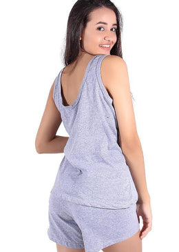 Babydoll confeccionada em malha, modelagem soltinha, acabamento perfeito.Os detalhes em renda no decote deixam a peça sofisticada e cheia de charme!Possui decote em V e... 