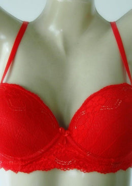 Soutien em renda com bojo casca.Modelagem profissional.Produto de qualidade premium. Composição: 90% poliamida 10% elastano forro 100% algodão.O Kit contém 3 Soutiens P/ 9 Soutiens M/... 