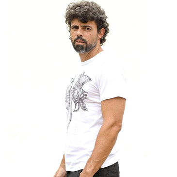 A camiseta masculina é confeccionada em malha 100% algodão Premium, estampa feita com tintas especiais, amaciada e com acabamento reforçado.Com referências ligadas ao skate, ao... 