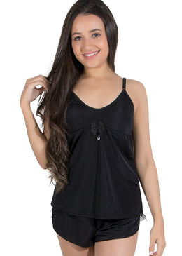 Babydoll confeccionado em liganete, um tecido todo liso, leve e suave.Composto por camiseta de alcinha regulável, para completar o charme a peça recebe aplicação de lacinho... 