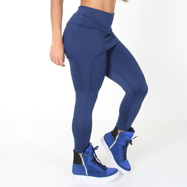 Calça legging confeccionada com suplex de poliéster  possui saia 