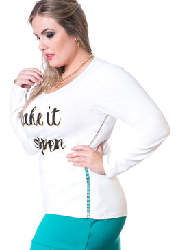 Marca: BerthageBlusa Plus Size Viscolycra com Renda e EstampaComposição do produto: 94% viscose 6% elastanoImportante:- Os acessórios utilizados na produção das fotos não acompanham o produto.  
