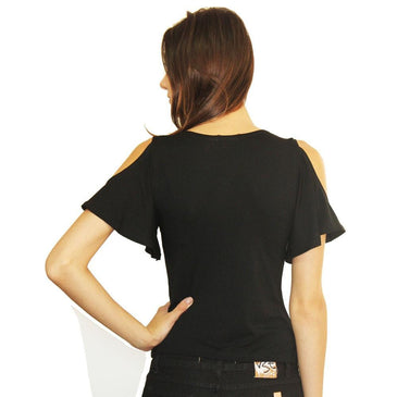 Blusa confeccionada em viscose e elastano, para garantir a versatilidade da peça. Lisa, com manga curta, gola canoa e diversas opções de cor.Uma camiseta básica... 