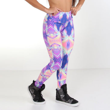 Fusô fitness estampada com cintura franzida nas laterais Marca: Carioca Fit Composição: 90% Poliéster e 10% Elastano 