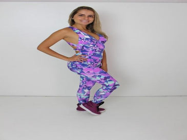 O Macacão Bojo suplex fitness estampado, oferece um toque super macio. Com bojo de espuma que proporciona mais volume aos seios, com um charmoso decote e detalhe cruzado... 
