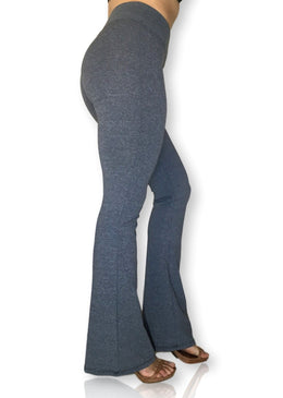 CALÇA LEGGING FITNESS CALÇA EM SUPLEX DE POLIÉSTER Calça Legging é essencial no guarda roupa feminino. Peça chave para treinos e atividades físicas. A Legging FortyFit possui modelagem... 