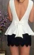 Blusa Regata Peplum laço OFF WhiteLinda blusa regata com laço nas costa dando um ar sofisticado e feminino na peça.ComposiçãoTecido Jacquard  Tamanho Único( veste do... 