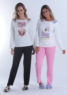 Pijama longo de malha canelada, tecido confortável e com ótimo caimento. Possui uma blusa de modelagem soltinha com estampa frontal e detalhe estampado da manga, com... 
