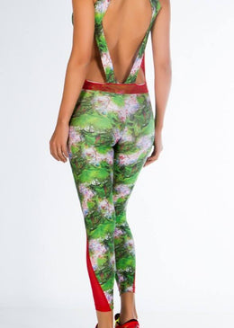 Macacão estilo fusô com bojo e detalhes nas costas e nas pernas em tule. Sua superfície é bem compacta com visual moderno. Linda e super... 