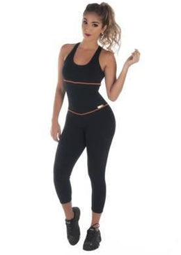 Tipo: Macacão modelado em suplex com detalhe. Possui proteção contra raios UV.Bojo: Não possui.Tamanho: Modelado em tamanho M.Composição: 90% poliamida + 10% elastano. 