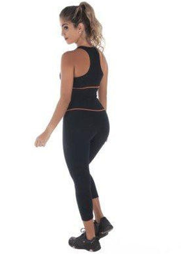 Tipo: Macacão modelado em suplex com detalhe. Possui proteção contra raios UV.Bojo: Não possui.Tamanho: Modelado em tamanho M.Composição: 90% poliamida + 10% elastano. 