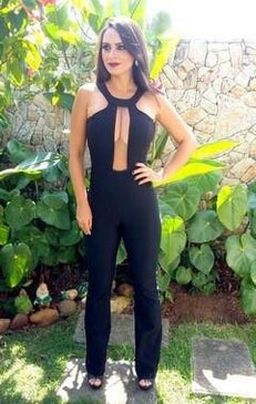 Lindo Macacão com tule. Tecido : Bengaline com elastano. Tecido encorpado que não fica transparente, Possuí zíper nas costas. Tamanho P: Veste manequim 36 e 38Tamanho M: Veste... 