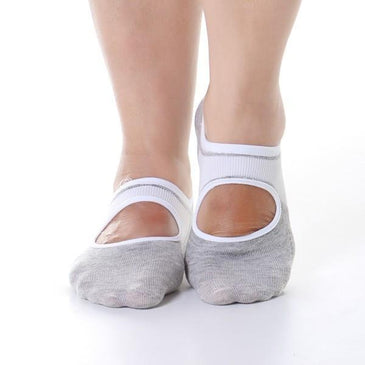 Meia sapatilha para pilates antiderrapante Marca: Carioca fitConteúdo da embalagem: 1 par de sapatilhas cinzaComposição: Algodão 58% Poliamida 38% Elastano 04% 