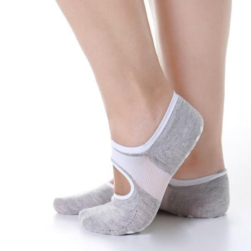 Meia sapatilha para pilates antiderrapante Marca: Carioca fitConteúdo da embalagem: 1 par de sapatilhas cinzaComposição: Algodão 58% Poliamida 38% Elastano 04% 