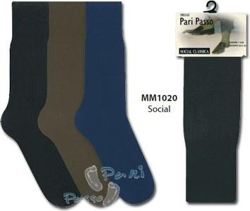 o produto Kit com 3 pares de meias sociais classicas da marca paripasso em 100% poliamida, veste o tamanho 38 até 43. Kit vai com... 
