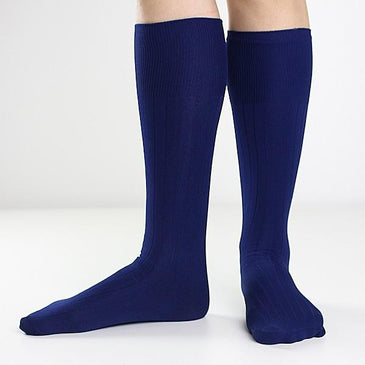 Meia SocialCano longo lisa. Modelo clássico super confortável.Ideal para ser usadas por homens modernos que usam roupas sociais.Macia, combina com tudo!Embalagem do Produtokit com 6... 