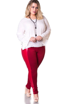 Marca: LepoqueBlusa Plus Size Visco Voil com IlhosesComposição do produto: 100% ViscoseImportante:- Os acessórios utilizados na produção das fotos não acompanham o produto. 