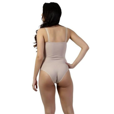 Body Modelador com Bojo. Confeccionado em cetinete encorpado, compressivo, com ajuste e conforto na medida ideal. Com bojo moldado e arco acomoda, sustenta, modela e... 