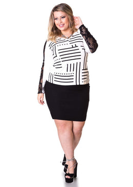 Marca: LepoqueBlusa Plus Size Viscolycra com Renda e EstampaComposição do produto: 94% viscose 6% elastanoImportante:- Os acessórios utilizados na produção das fotos não acompanham o produto. 