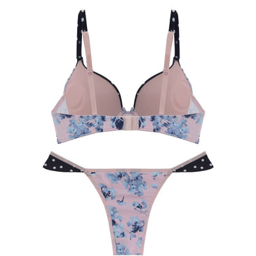 Conjunto compose confeccionado em microfibra estampada floral com poá em poliamida de alta qualidade. Sutiã com bojo estruturado e haste, meia pala com colchete duplo,... 