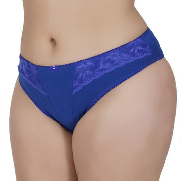 Calça confeccionada em microfibra lisa com aplique de renda nas laterais. Possui elástico serrilhado em volta para maior sustentação. Perfeitas para serem usadas com quaisquer... 