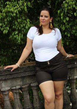 Short Feminino Plus Size 44 ao 56 Em alta, o Corto Colorido vai compor looks femininos com um toque de descontração e estilo. Valorize o visual ao... 